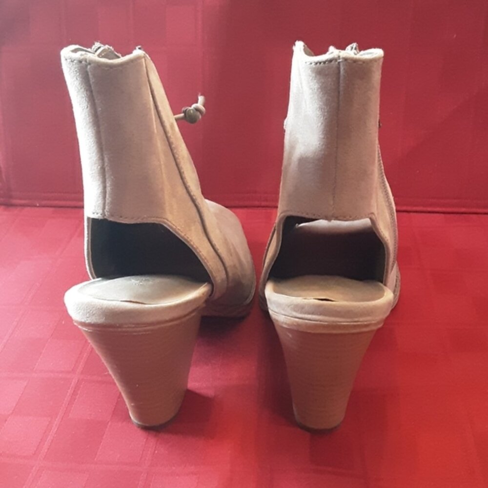 WOMENS SHOES - Picture 3 of 9